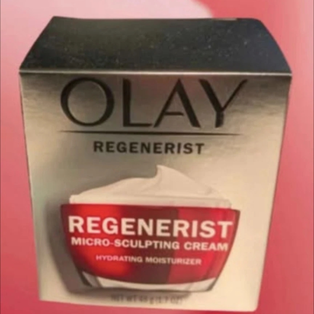 Olay Regenerist Micro-Sculpting Cream - Red and Silver